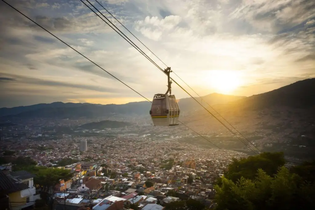 Teleférico Trinacional: a Conexão Aérea que Une Três Países | Iguassu Aguas Grandes PDI MEDELLIN 160927 0188 scaled 2 1024x683 1